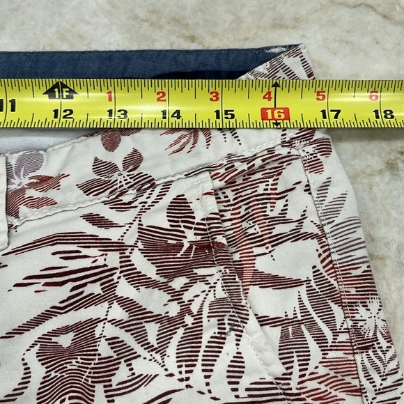 Guess | Tropical Shorts | White and Red Floral | Men’s 32 Waist - Picture 3 of 11